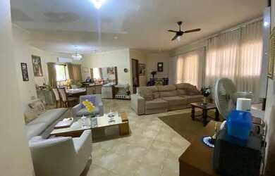 Imagem: A casa em condomínio possui 5 Dormitórios, 4 Banheiros, 4