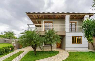 Imagem: A casa em condomínio possui 4 Dormitórios, 4 Banheiros, 2