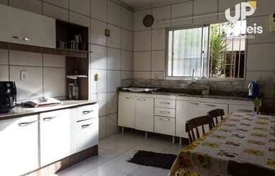 Imagem 2: Sobrado com 4 dormitórios à venda por R$ 390.000 no Porto em Pelotas/RS