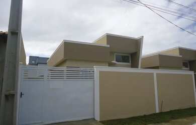 Imagem: A casa possui 2 Dormitórios, 2 Banheiros, 2 Vagas na garagem