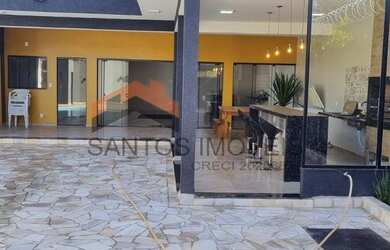 Imagem: A casa possui 2 Dormitórios, 4 Banheiros, 4 Vagas na garagem