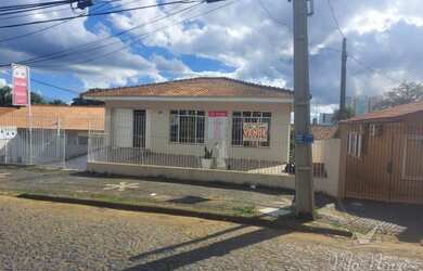 Imagem: A casa possui 2 Dormitórios, 1 Banheiro, 3 Vagas na garagem