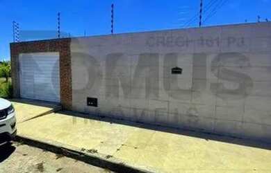 Imagem: A casa possui 3 Dormitórios, 2 Banheiros, 3 Vagas na garagem