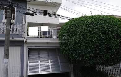 Imagem: A casa possui 3 Dormitórios, 2 Banheiros, 3 Vagas na garagem