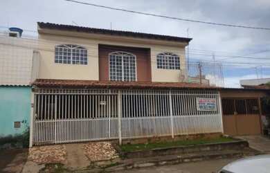 Imagem 1: Vende- se ou permuta por imóveis de menores valores sobrado com três...