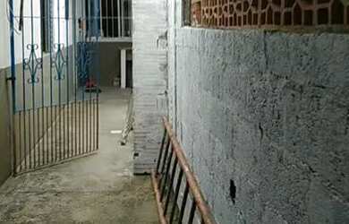 Imagem: A casa possui 2 Dormitórios, 3 Banheiros, 1 Vaga na garagem