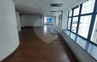 Imagem: A casa possui 1 Dormitório, 1 Banheiro, 489m² de Área e está