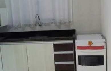 Imagem: A casa em condomínio possui 2 Dormitórios, 1 Banheiro, 2 Vagas