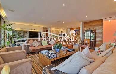 Imagem: A casa em condomínio possui 5 Dormitórios, 5 Banheiros, 4