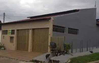 Imagem: A casa possui 3 Dormitórios, 1 Banheiro, 1 Vaga na garagem