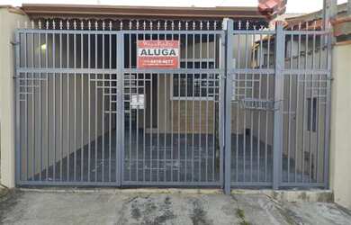 Imagem: A casa possui 2 Dormitórios, 2 Banheiros, 1 Vaga na garagem