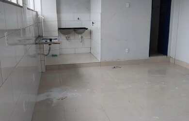 Imagem: A casa possui 1 Dormitório, 1 Banheiro, 1 Vaga na garagem