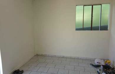 Imagem: A casa possui 3 Dormitórios, 1 Banheiro e está localizado