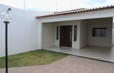 Imagem: A casa possui 3 Dormitórios, 2 Banheiros, 2 Vagas na garagem