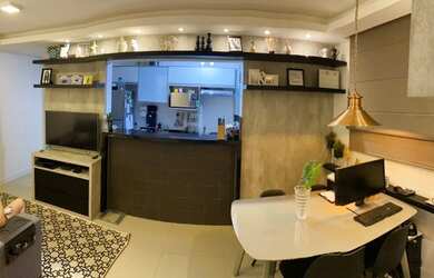 Imagem: O apartamento possui 2 Dormitórios, 1 Banheiro, 1 Vaga na garagem