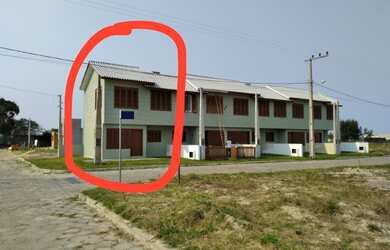 Imagem 3: Sobrados geminados na praia