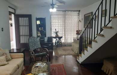 Imagem: A casa possui 3 Dormitórios, 2 Banheiros, 2 Vagas na garagem