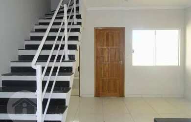 Imagem: A casa possui 2 Dormitórios, 2 Banheiros, 1 Vaga na garagem