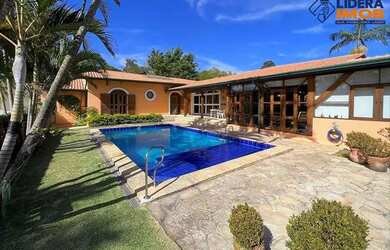 Imagem: A casa possui 5 Dormitórios, 2 Banheiros, 5 Vagas na garagem