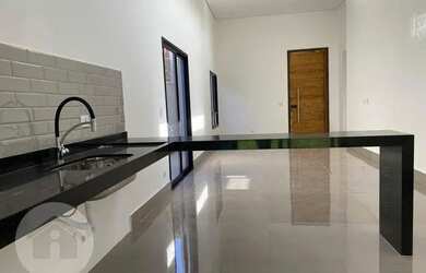 Imagem: A casa em condomínio possui 3 Dormitórios, 3 Banheiros, 4