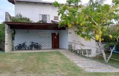 Imagem: A casa em condomínio possui 4 Dormitórios, 5 Banheiros, 4