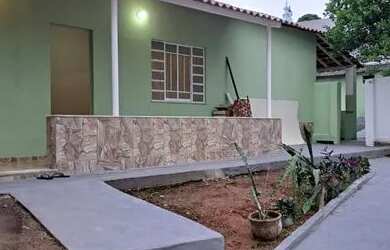 Imagem: A casa possui 4 Dormitórios, 1 Banheiro, 1 Vaga na garagem