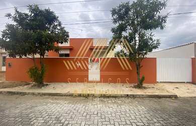 Imagem: A casa possui 2 Dormitórios, 1 Banheiro, 1 Vaga na garagem