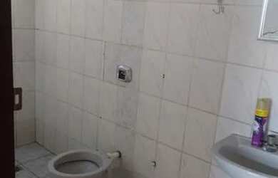 Imagem 6: Vende- se ou permuta por imóveis de menores valores sobrado com três...