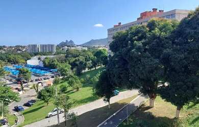 Imagem: O apartamento possui 2 Dormitórios, 1 Banheiro, 2 Vagas na