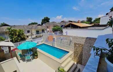 Imagem: A casa em condomínio possui 4 Dormitórios, 1 Banheiro, 1 Vaga