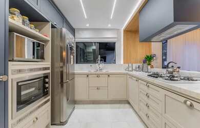 Imagem: A casa possui 3 Dormitórios, 3 Banheiros, 3 Vagas na garagem