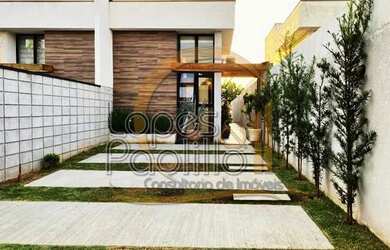 Imagem: A casa possui 3 Dormitórios, 4 Banheiros, 2 Vagas na garagem