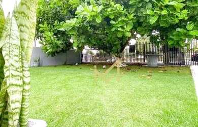 Imagem: A casa possui 4 Dormitórios, 1 Banheiro, 4 Vagas na garagem