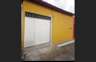 Imagem: A casa possui 1 Dormitório, 1 Banheiro, 1 Vaga na garagem e