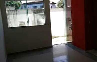 Imagem: A casa possui 3 Dormitórios, 2 Banheiros, 2 Vagas na garagem