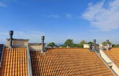 Imagem: A casa possui 3 Dormitórios, 4 Banheiros, 2 Vagas na garagem