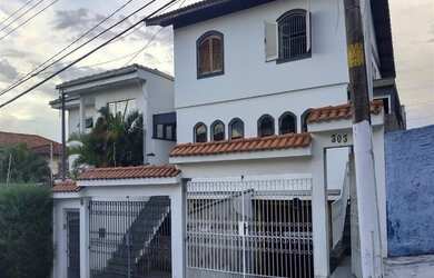 Imagem: A casa possui 3 Dormitórios, 5 Banheiros, 2 Vagas na garagem