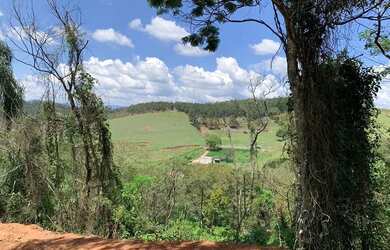 Imagem: O terreno possui 600m² de Área e está localizado em Centro