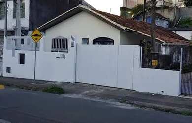 Imagem: A casa possui 1 Dormitório, 1 Banheiro, 30m² de Área e está