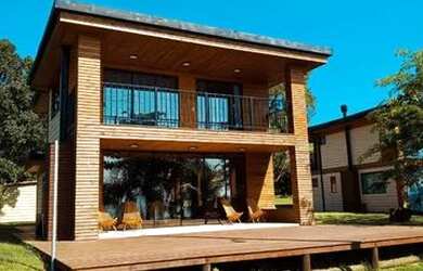 Imagem: A casa possui 3 Dormitórios, 2 Banheiros, 147m² de Área e