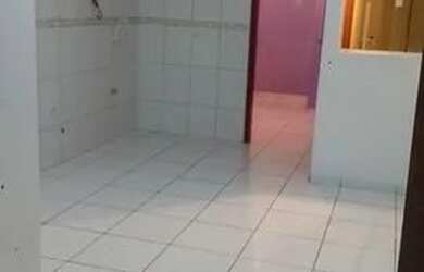 Imagem: A casa possui 2 Dormitórios, 1 Banheiro, 1 Vaga na garagem