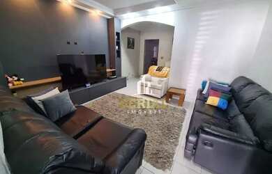 Imagem: A casa possui 4 Dormitórios, 3 Banheiros, 2 Vagas na garagem