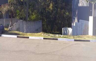 Imagem: O terreno possui 258m² de Área e está localizado em Quintas