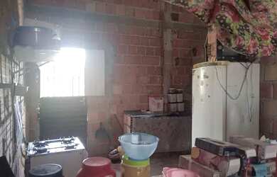 Imagem: A casa possui 2 Dormitórios, 1 Banheiro, 1 Vaga na garagem