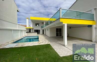 Imagem: A casa possui 5 Dormitórios, 2 Banheiros, 2 Vagas na garagem