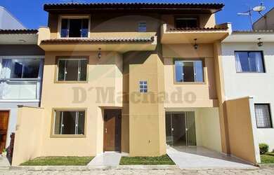 Imagem: A casa possui 4 Dormitórios, 2 Banheiros, 2 Vagas na garagem