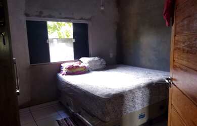 Imagem: A casa possui 3 Dormitórios, 1 Banheiro, 1 Vaga na garagem