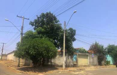 Imagem: A casa possui 5 Dormitórios, 3 Banheiros, 5 Vagas na garagem