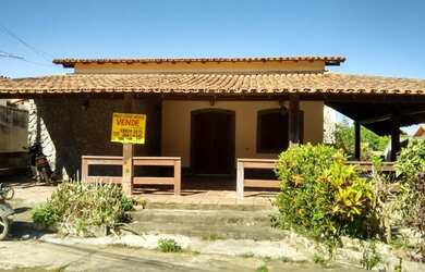 Imagem: A casa possui 5 Dormitórios, 2 Banheiros, 3 Vagas na garagem