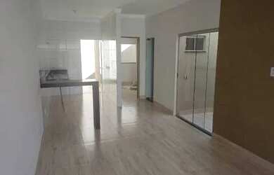 Imagem: A casa possui 2 Dormitórios, 2 Banheiros, 2 Vagas na garagem